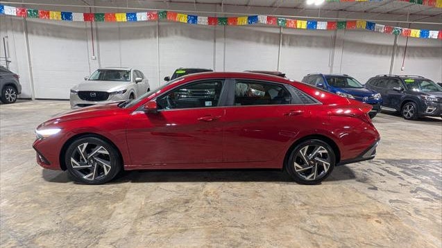 2024 Hyundai ELANTRA SEL