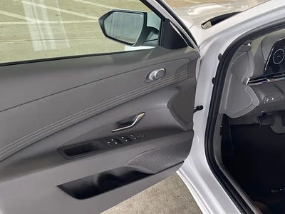 Photo of a 2025 Hyundai Elantra SEL Convenience 4DR Sedan for sale