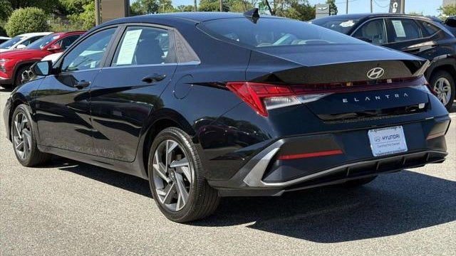 2024 Hyundai ELANTRA SEL