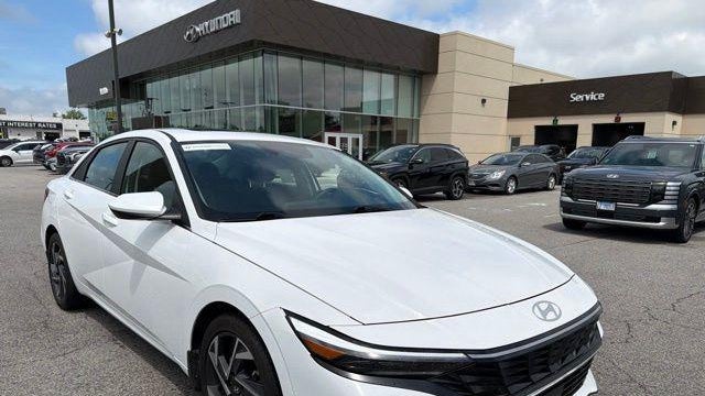 2024 Hyundai ELANTRA SEL