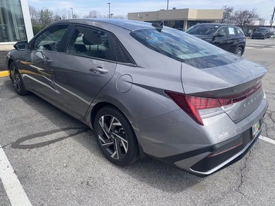 2024 Hyundai Elantra SEL 4DR Sedan