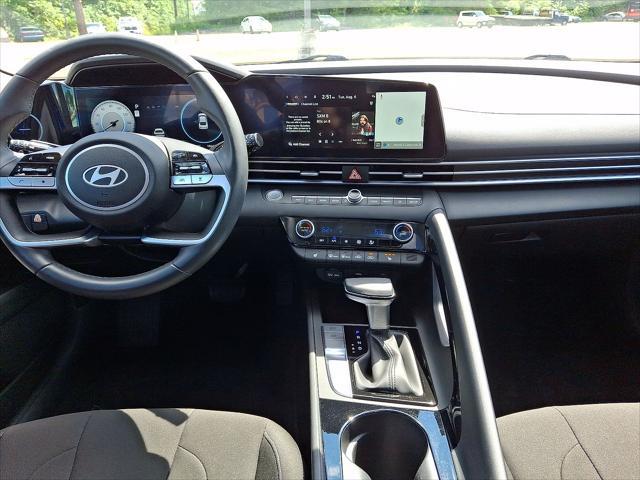 2025 Hyundai Elantra - $22,901
