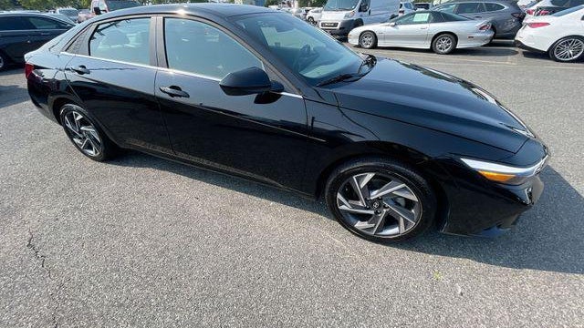 2025 Hyundai ELANTRA SEL Convenience