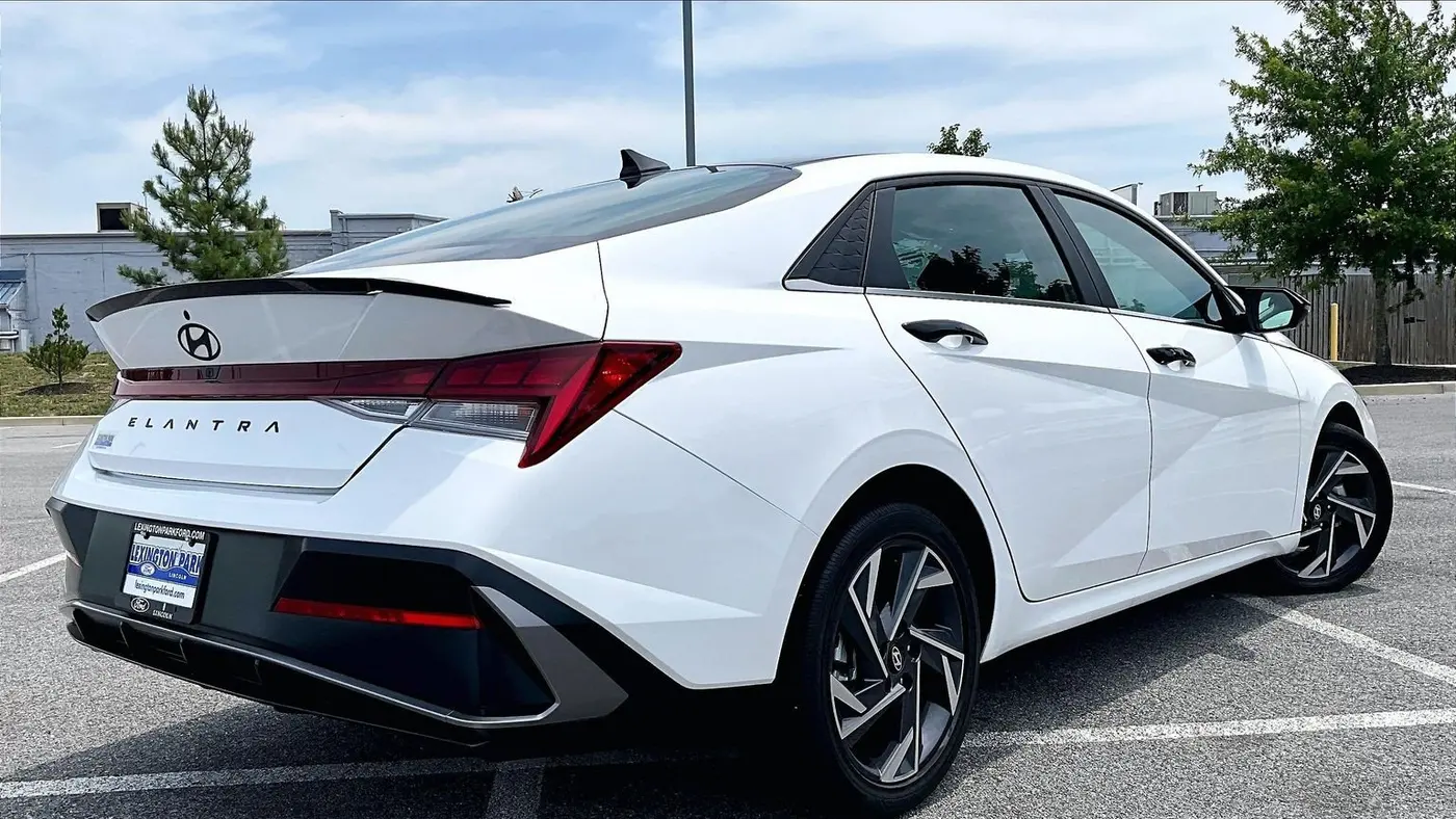 2025 Hyundai ELANTRA SEL Convenience