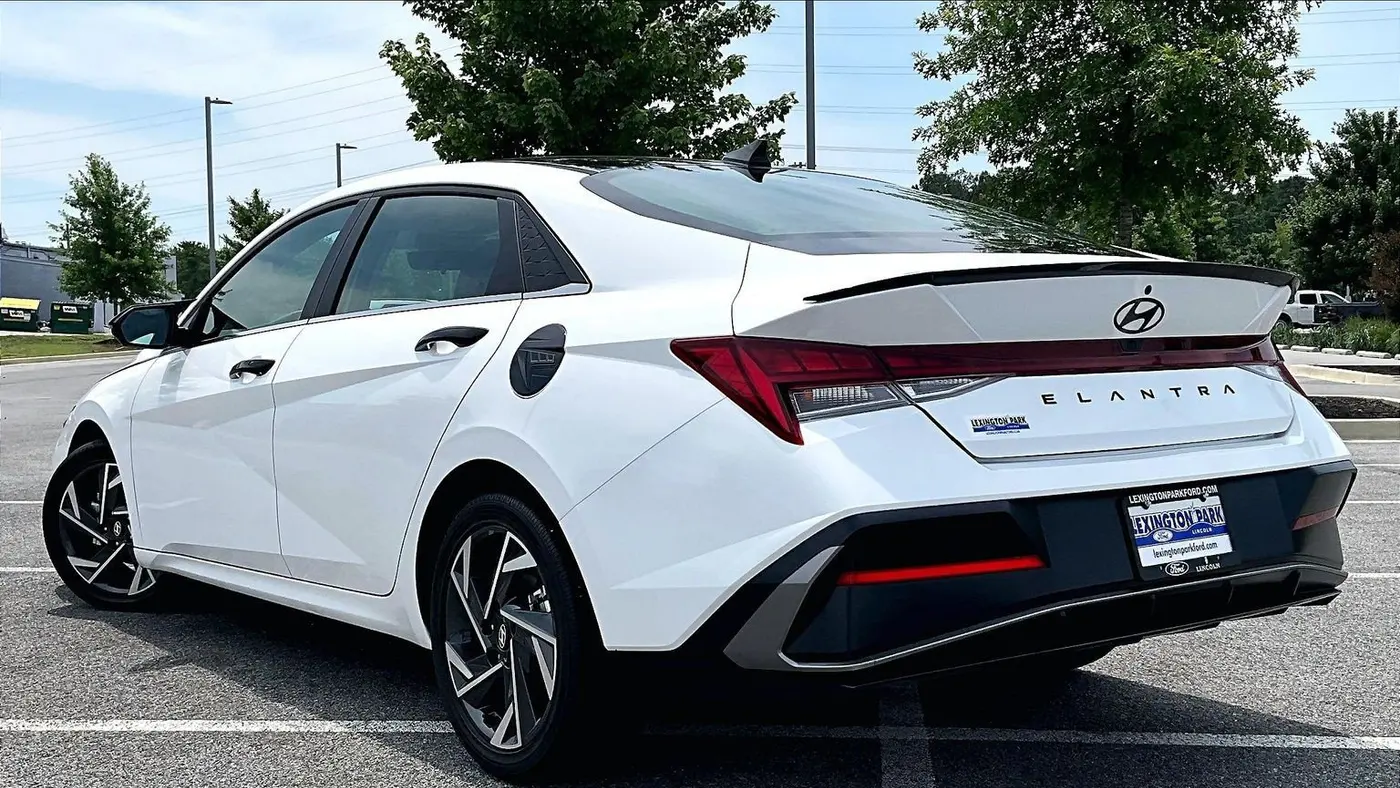 2025 Hyundai ELANTRA SEL Convenience