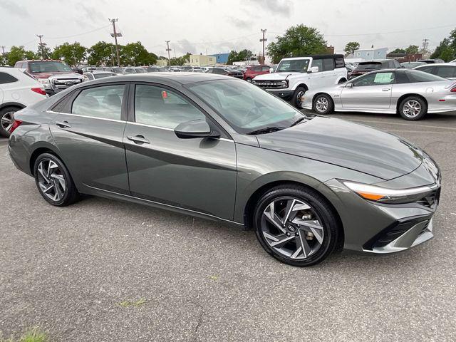 2025 Hyundai Elantra - $23,995