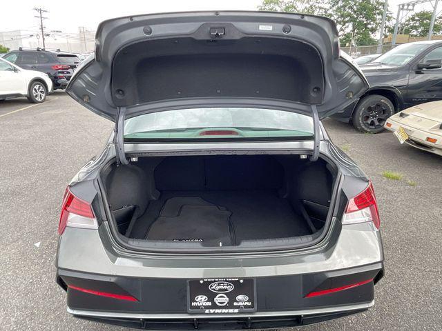 2025 Hyundai Elantra - $23,995