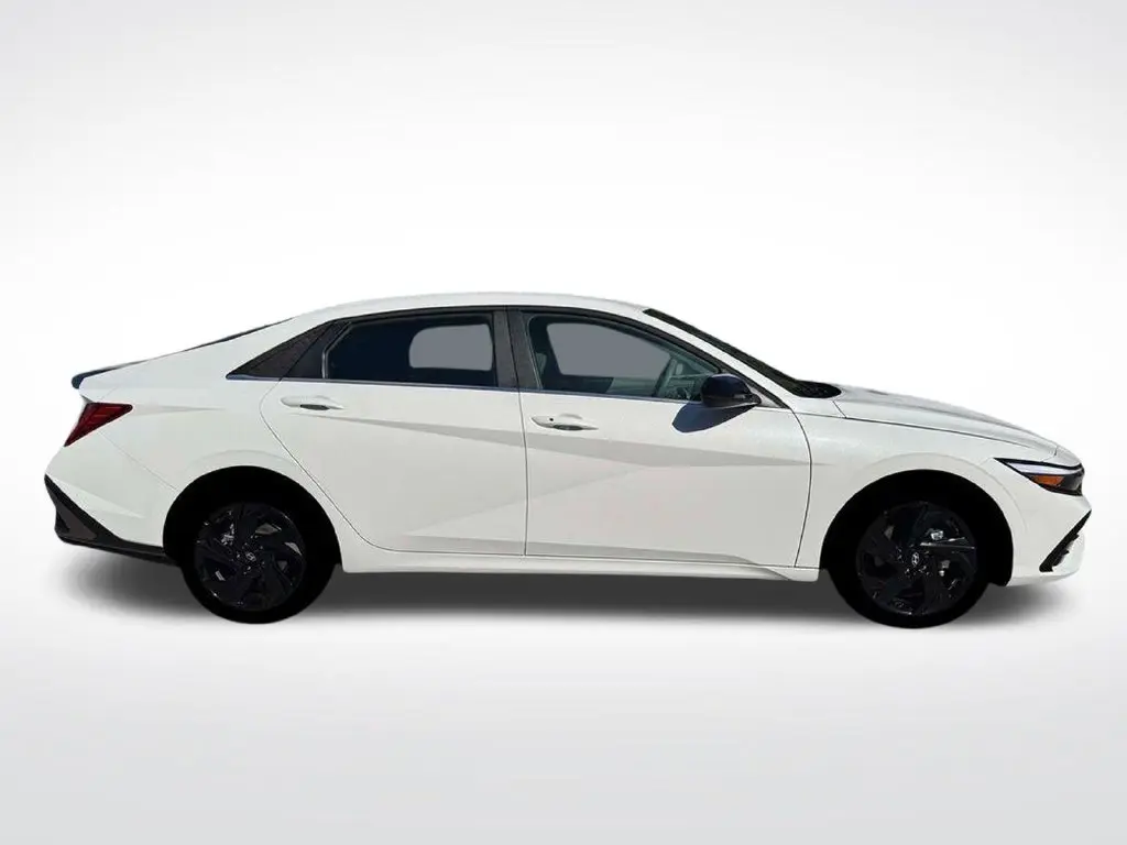 2026 Hyundai Elantra - $27,500