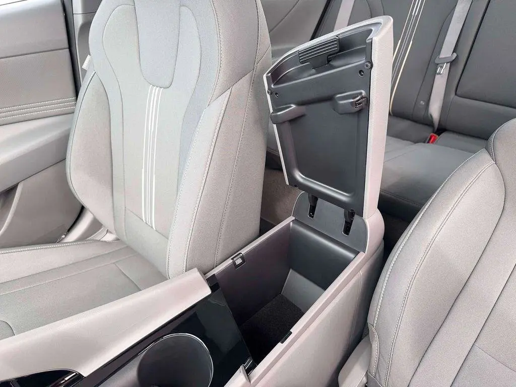 2026 Hyundai Elantra - $27,500