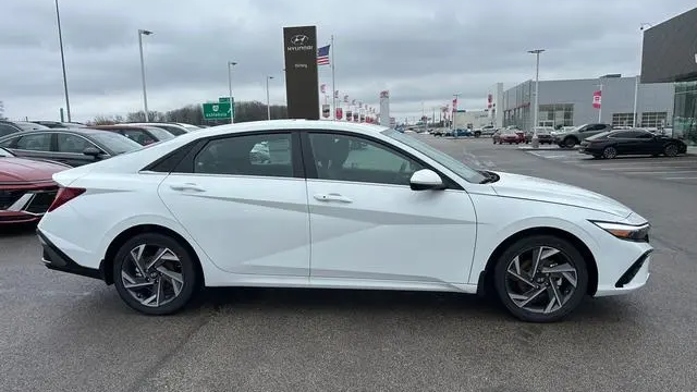 2025 Hyundai ELANTRA SEL Convenience