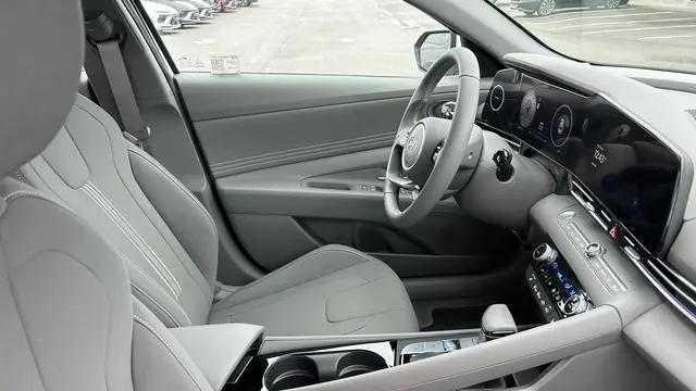 2025 Hyundai ELANTRA SEL Convenience