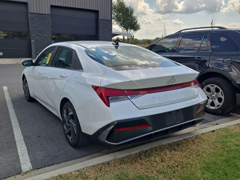 2025 Hyundai ELANTRA SEL Convenience — photo 1 of 4