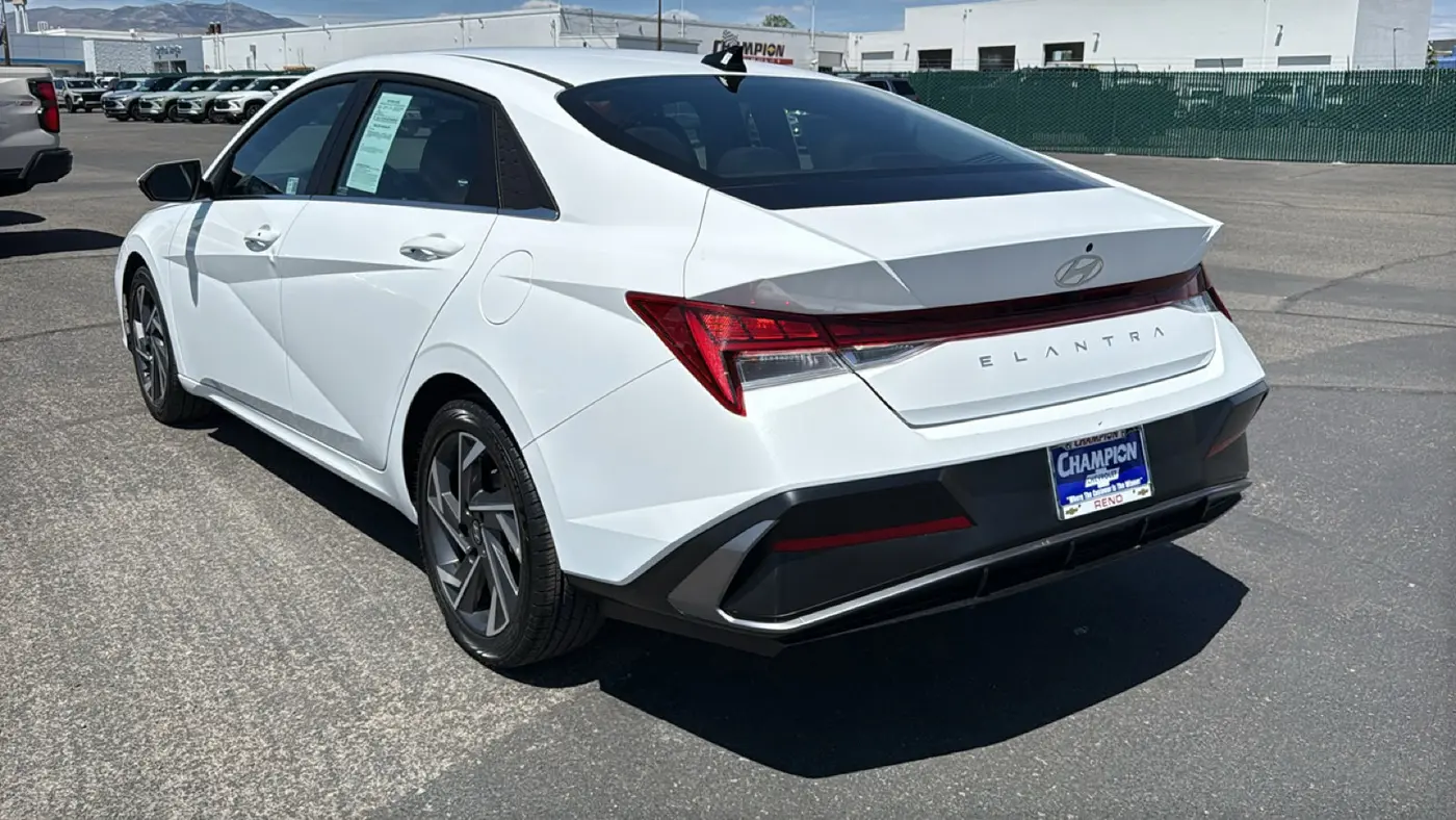 2025 Hyundai ELANTRA SEL Convenience