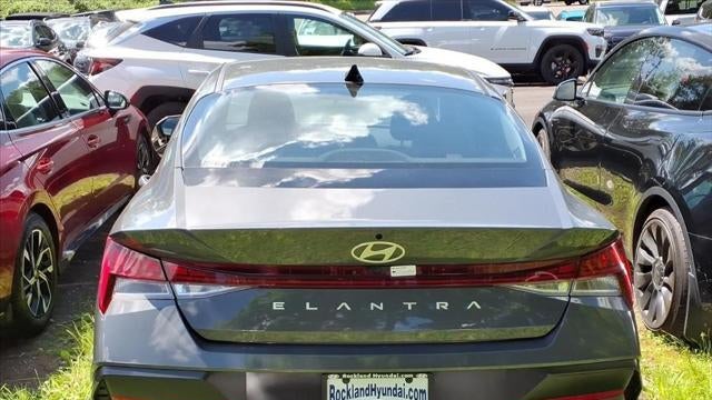 2025 Hyundai ELANTRA SEL Convenience