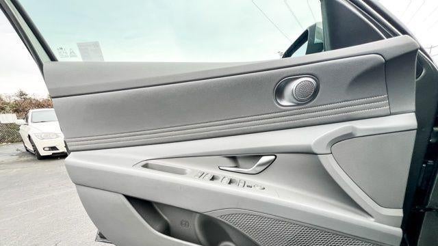 2025 Hyundai ELANTRA SEL Convenience