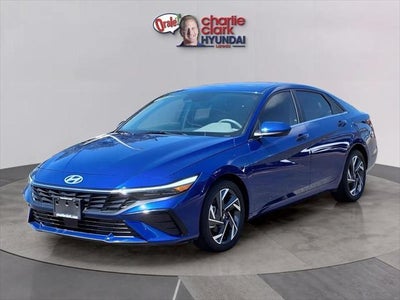 2024 Hyundai Elantra SEL 4DR Sedan