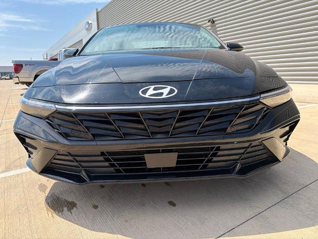 2025 Hyundai Elantra - $19,904