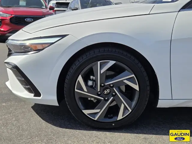 2025 Hyundai Elantra - $19,777