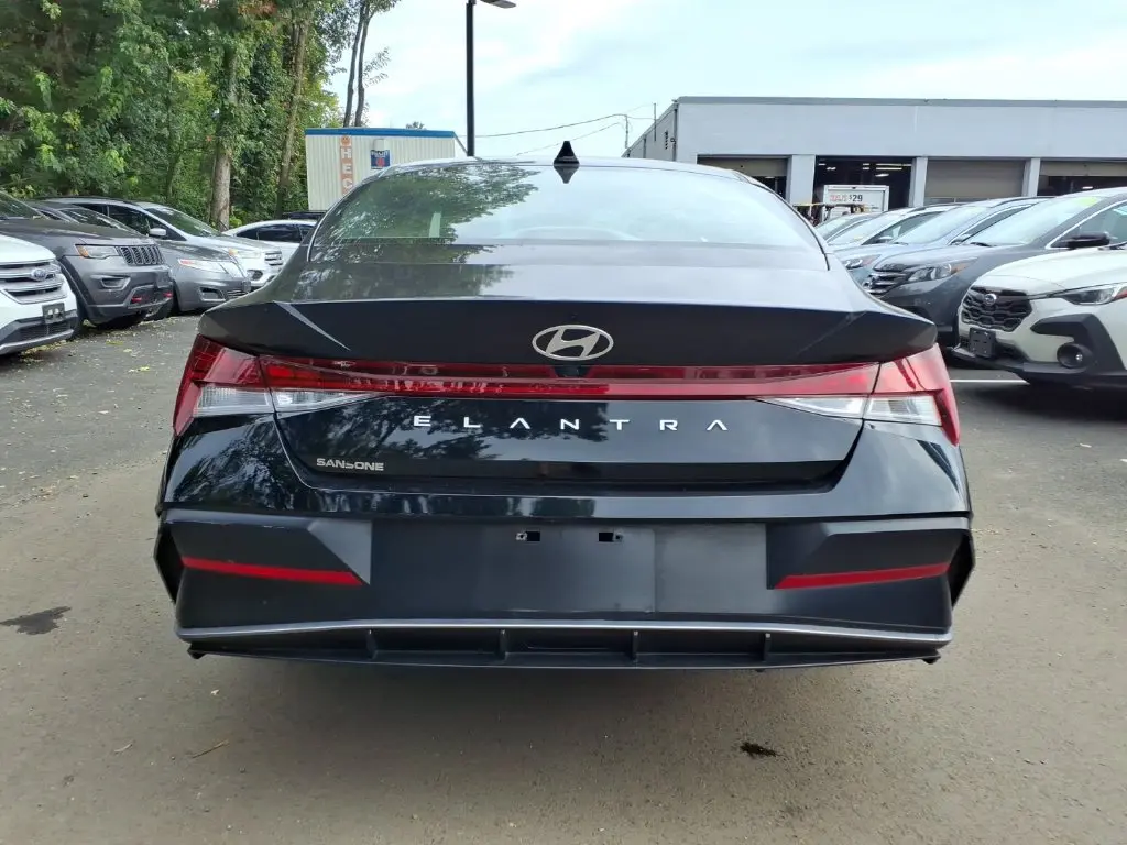 2024 Hyundai Elantra - $19,497