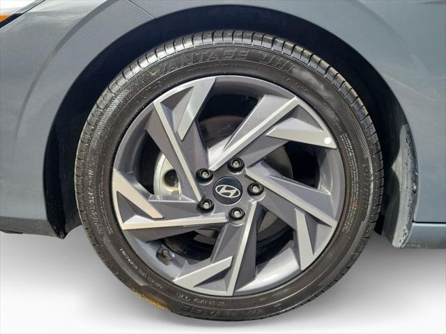 2025 Hyundai Elantra - $17,800