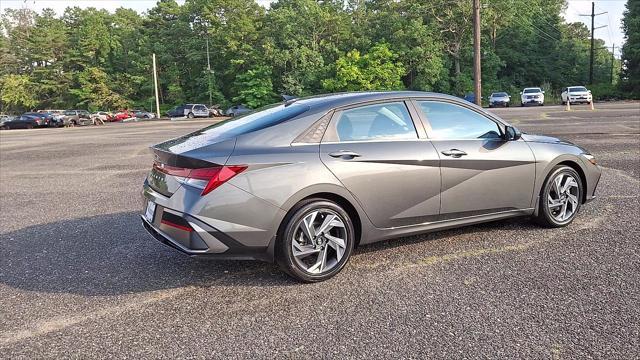2025 Hyundai Elantra - $24,491
