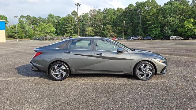 2025 Hyundai Elantra - $24,491