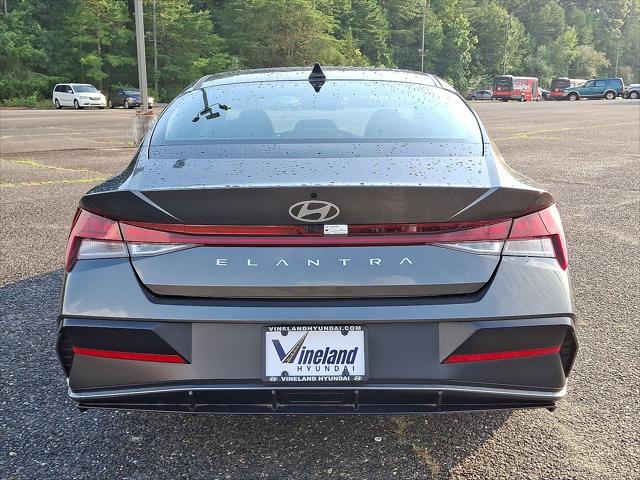 2025 Hyundai Elantra - $24,491