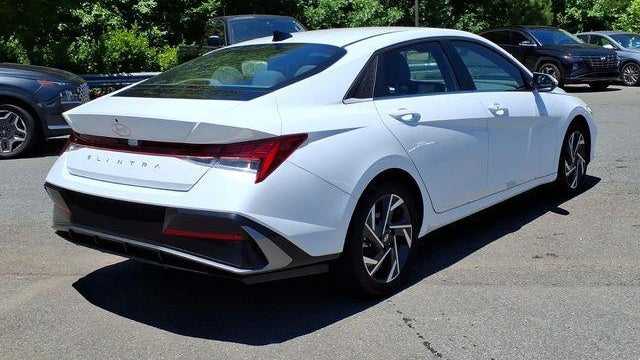 2025 Hyundai ELANTRA SEL Convenience