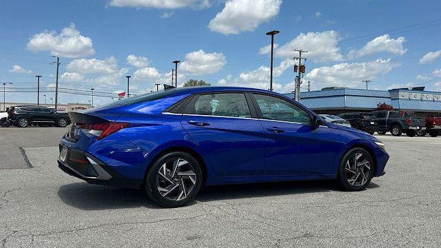 2025 Hyundai ELANTRA SEL Convenience
