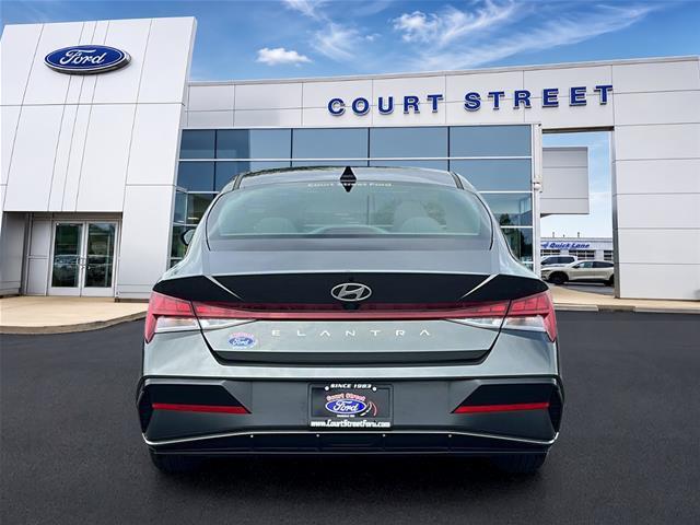 2025 Hyundai Elantra - $21,112