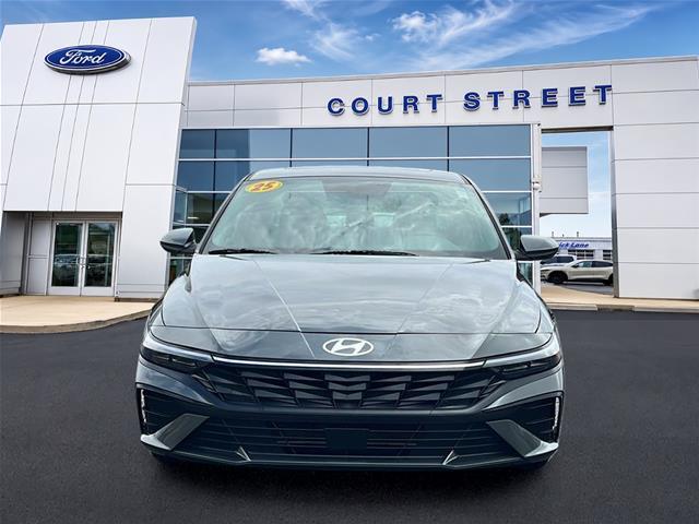 2025 Hyundai Elantra - $21,017
