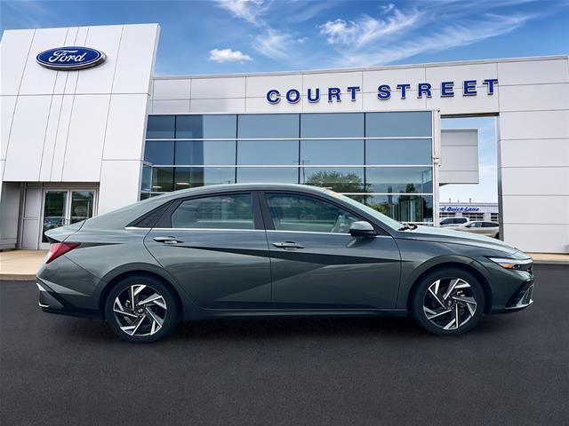 2025 Hyundai Elantra - $21,017