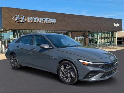 2024 Hyundai Elantra SEL 4DR Sedan