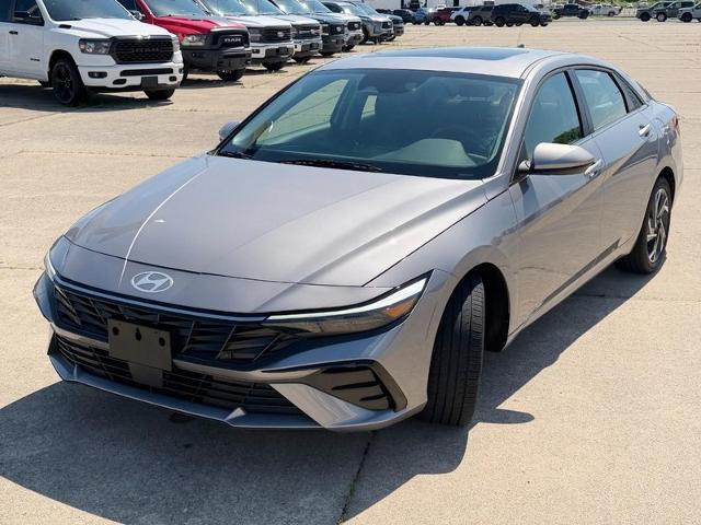 2025 Hyundai Elantra - $26,365