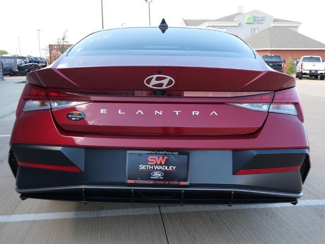 2025 Hyundai Elantra - $19,904