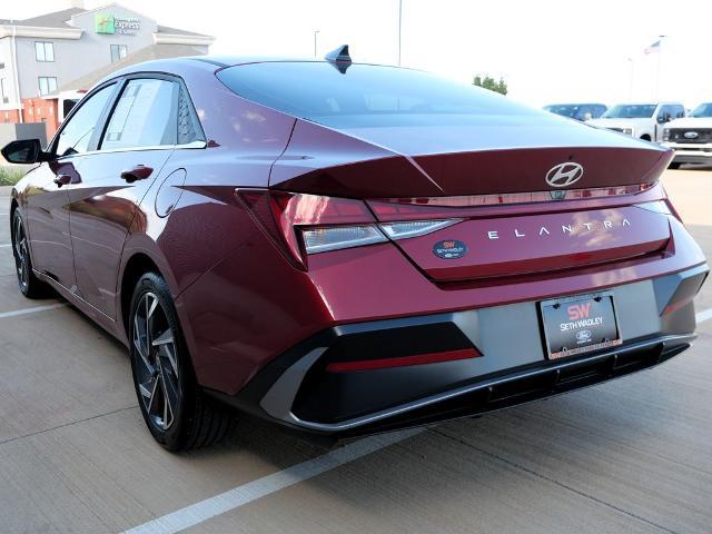 2025 Hyundai Elantra - $19,904
