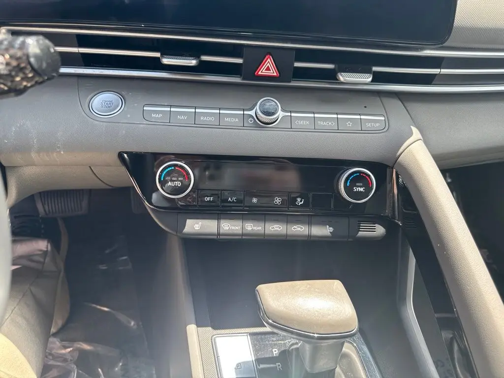 2025 Hyundai Elantra - $19,300