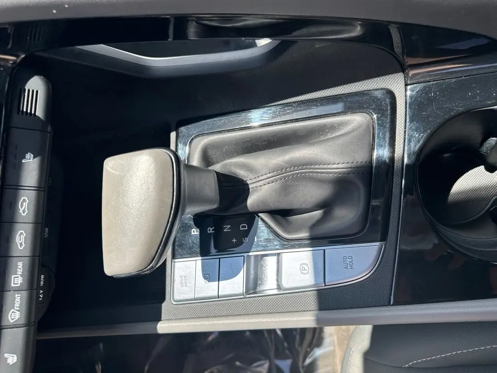 2025 Hyundai Elantra - $19,300