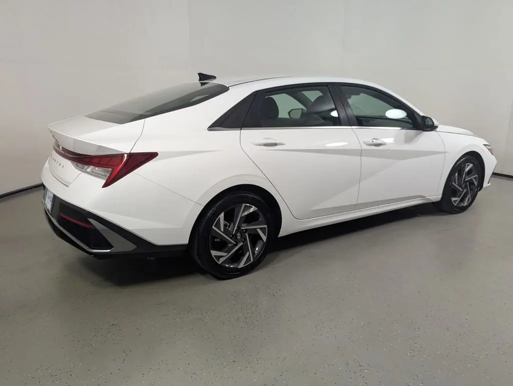 2025 Hyundai Elantra - $19,300