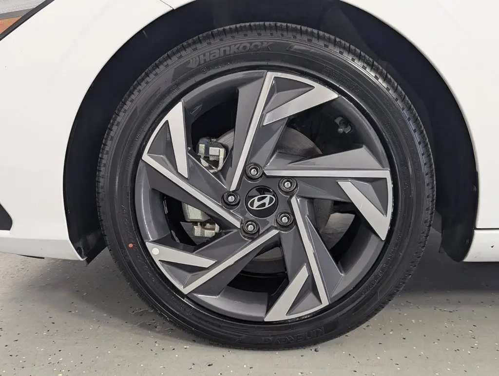 2025 Hyundai Elantra - $19,300