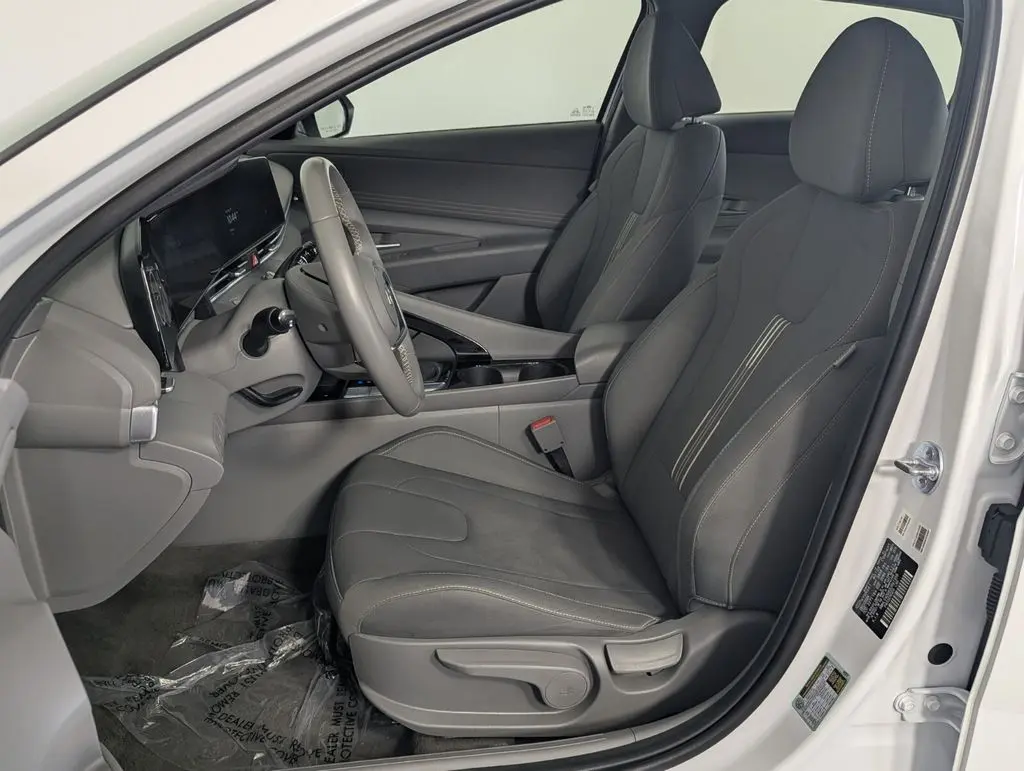 2025 Hyundai Elantra - $19,300
