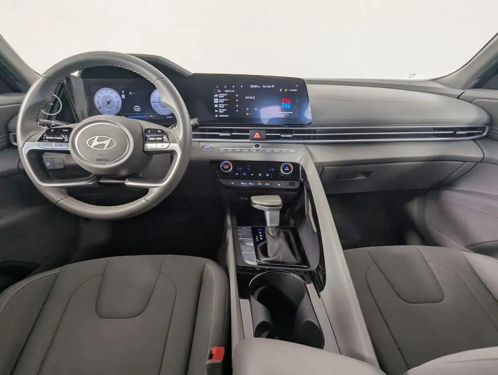 2025 Hyundai Elantra - $19,300