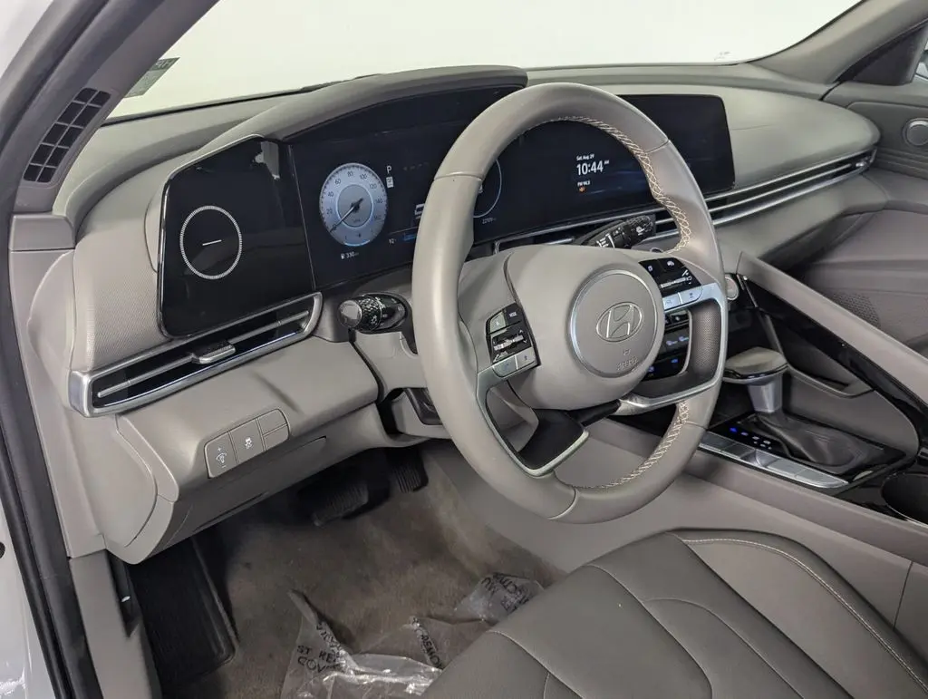 2025 Hyundai Elantra - $19,300