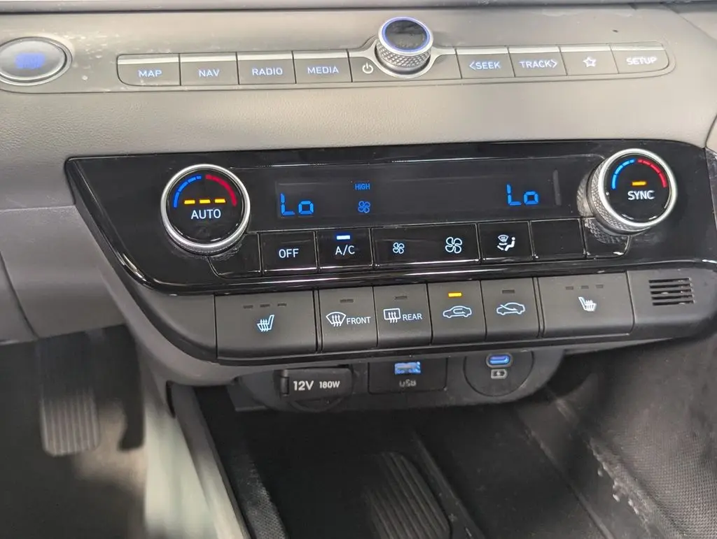 2025 Hyundai Elantra - $19,300