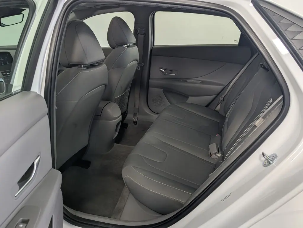 2025 Hyundai Elantra - $19,300