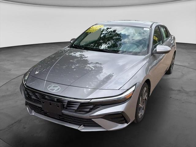 2025 Hyundai Elantra - $21,837