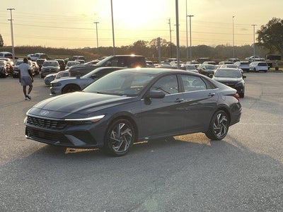 2025 Hyundai Elantra SEL Convenience 4DR Sedan