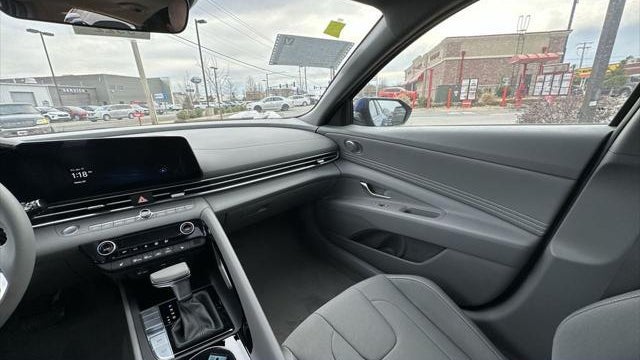 2025 Hyundai ELANTRA SEL Convenience