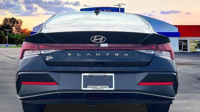 2025 Hyundai ELANTRA SEL Convenience