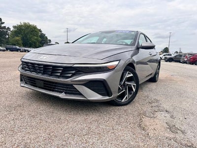2024 Hyundai Elantra SEL 4DR Sedan